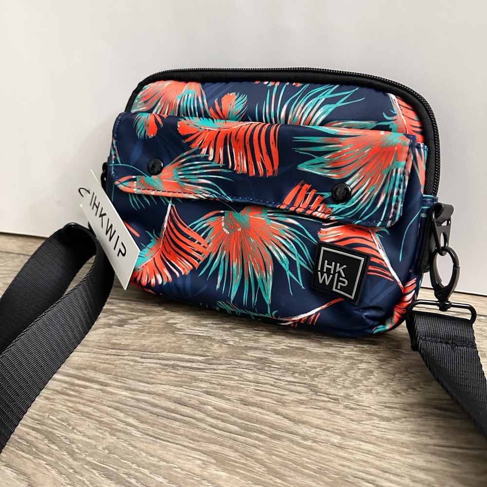 🌴 NWT The Front Pocket Crossbody – Tropical Navy (4-in-1 Convertible Bag) 🌴 - Picture 8 of 16